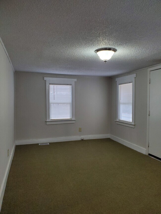 Foto del edificio - 5873 Ames Rd