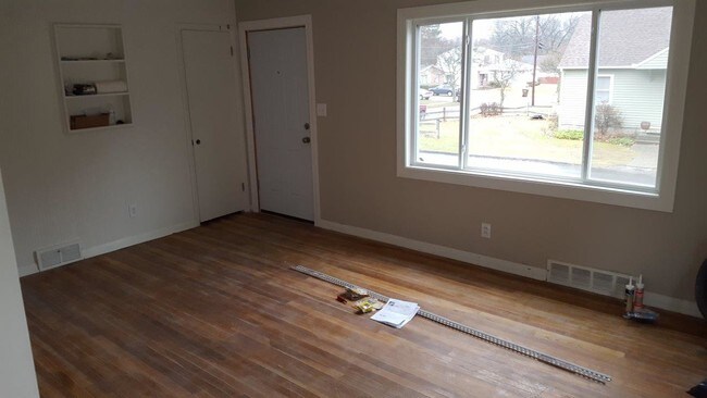 Foto del edificio - 2033 Eastlawn Ave