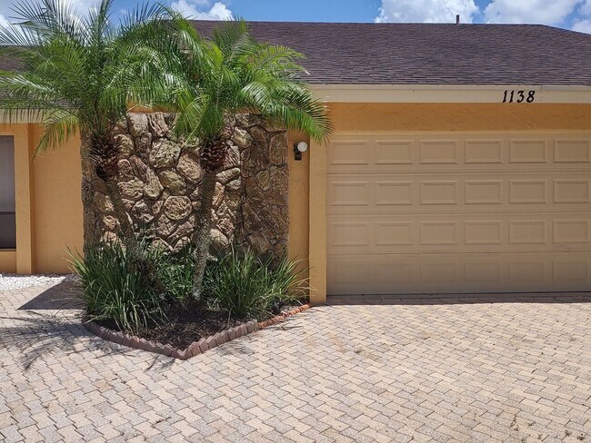 Building Photo - BEAUTIFUL, WATERFRONT WELLINGTON HOME FOR ...