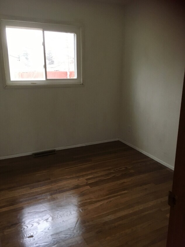 bedroom 2 - 3895 Laguna Drive