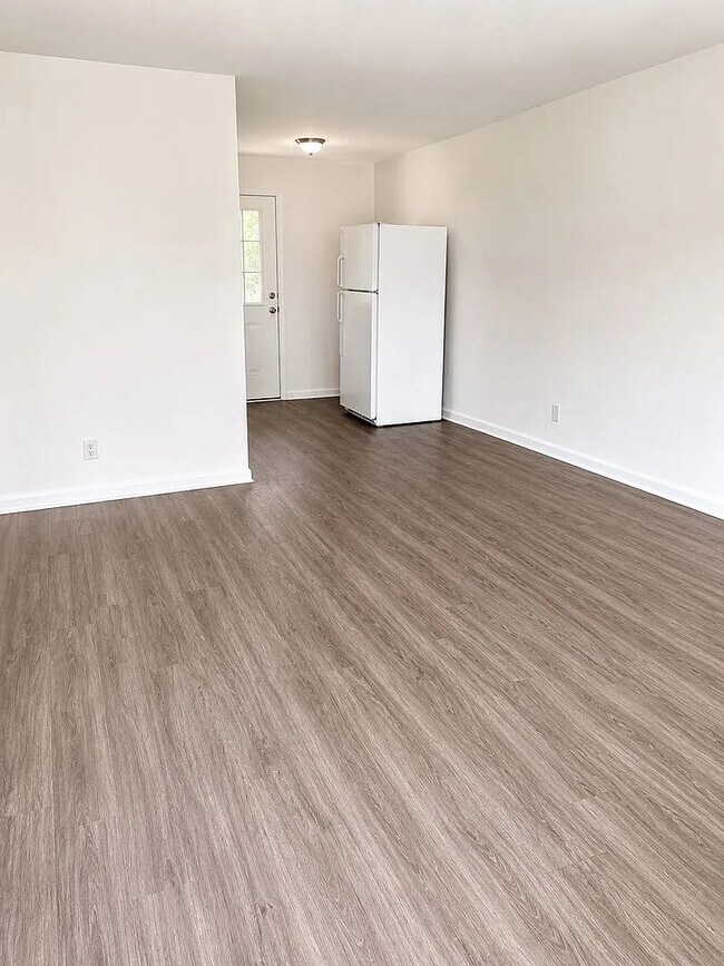 Foto del edificio - Room in Apartment on Overland Heights