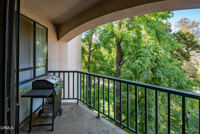 Building Photo - 4200 Vía Arbolada