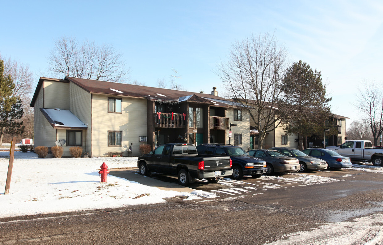 Primary Photo - Lakewood Apartments