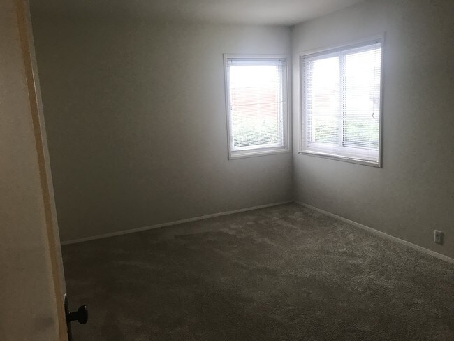 Building Photo - 817 Gonzalez Dr