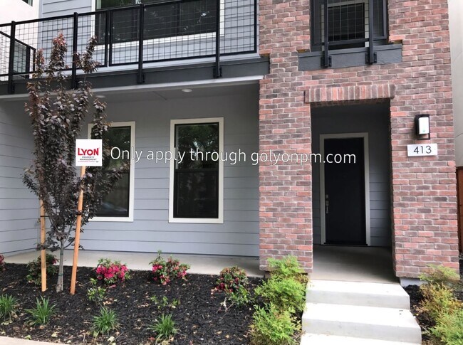 Building Photo - Stunning Home in the heart of the Downtown