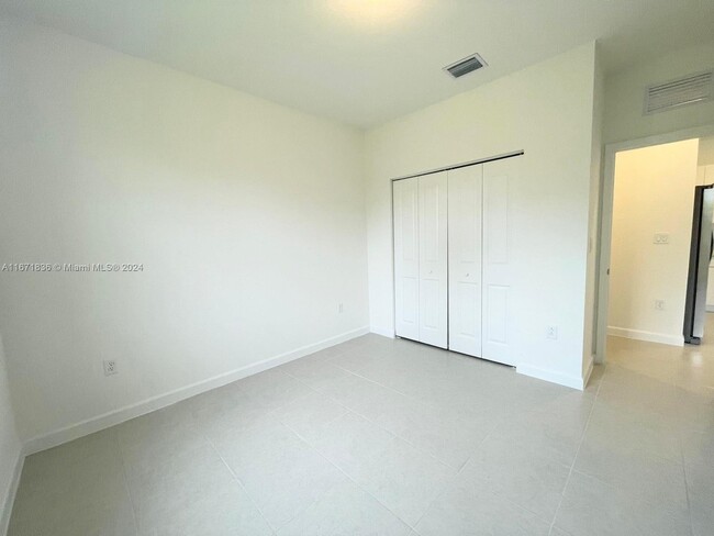 Foto del edificio - 2639 SE 8th Ct