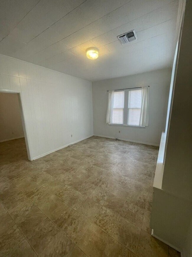 Foto del edificio - 806 E University Ave