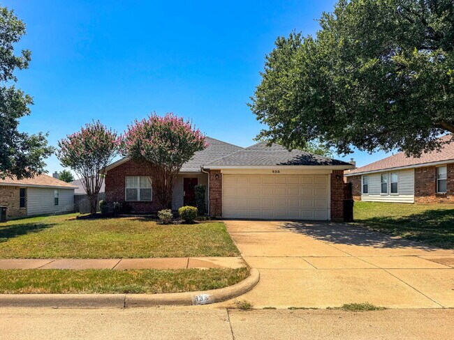 Foto del edificio - 3 Bed, 2 Bath Home in Burleson, TX