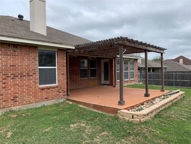 Building Photo - 5200 Archer Dr