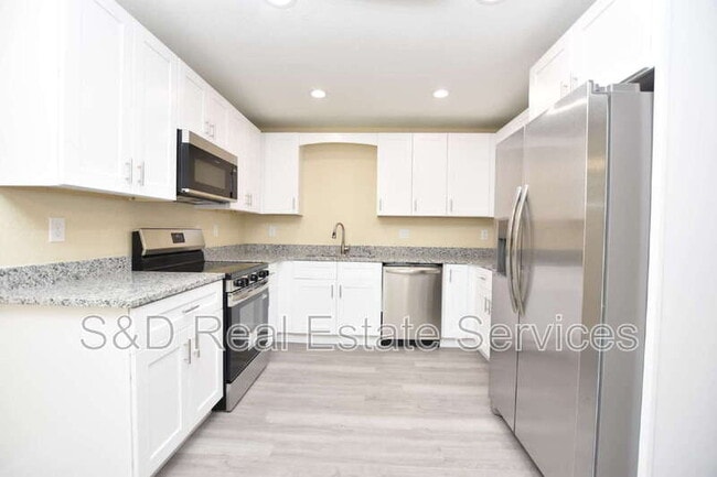 Building Photo - 1111 Mercury Dr E