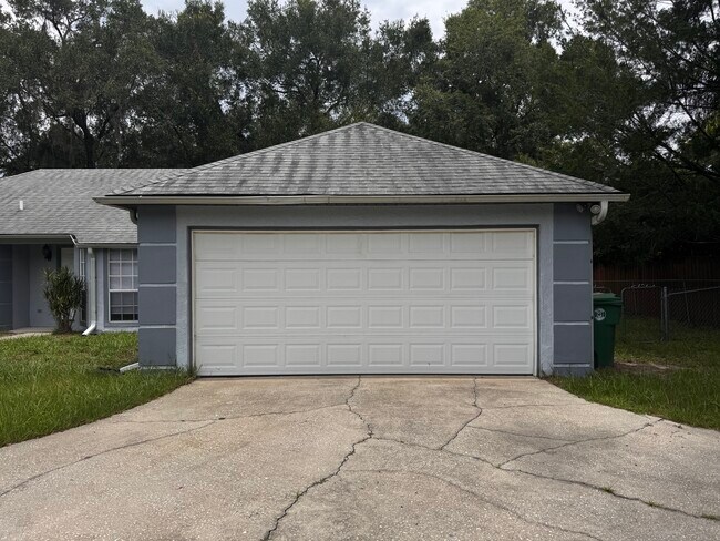 Foto del edificio - 1077 Shady Hollow Dr
