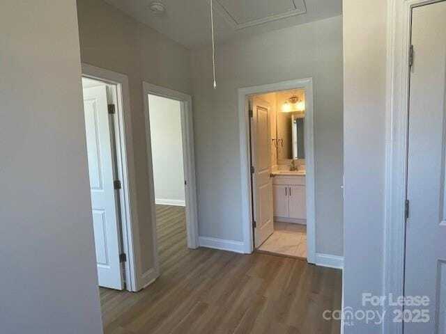 Foto del edificio - 8611 McClure Cir