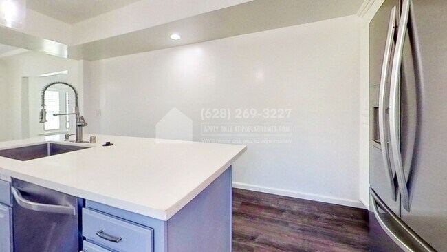 Foto del edificio - 2423 W 78th Pl