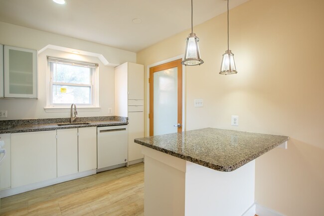 Foto del edificio - Lovely 2 BR/1.5 BA Townhome in Hyattsville...