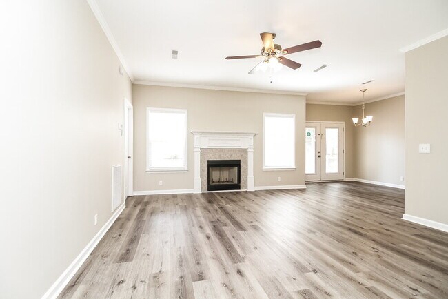 Building Photo - 723 General Barksdale Dr