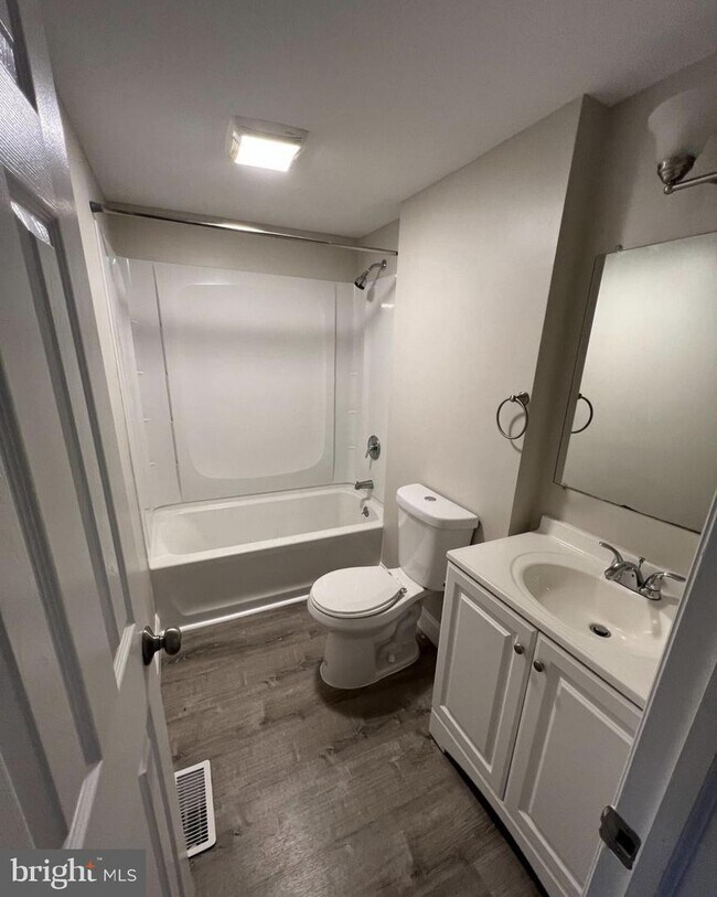 Building Photo - 38 Sharp Ave