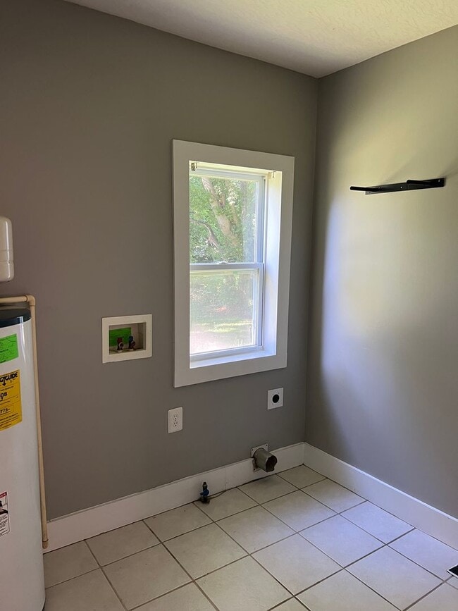 Building Photo - 3 Bed/1 Bath House