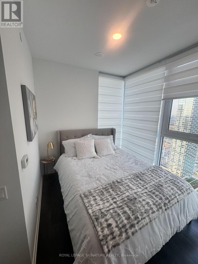 Photo du bâtiment - 1000 Portage Pkwy