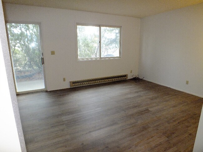 Building Photo - 420 W Montana St