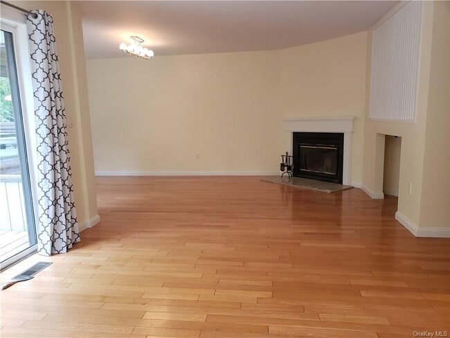 Building Photo - 21 Tulip Tree Ln