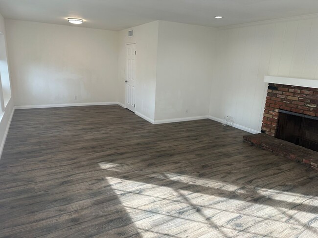 Foto del edificio - 2 Bed / 2 Bath home for $4,000 in Brea, CA