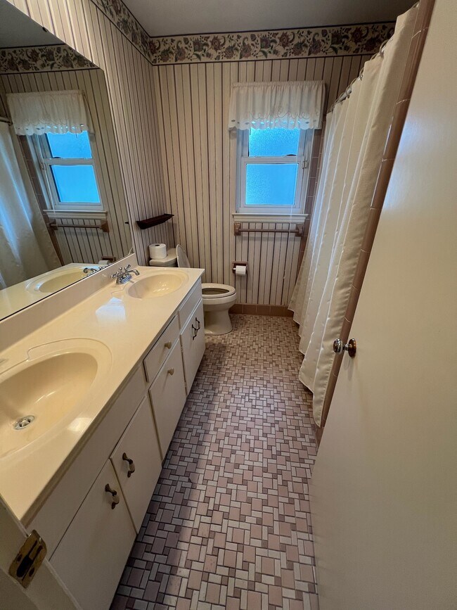 Bathroom 2 - 6 Kent Ct