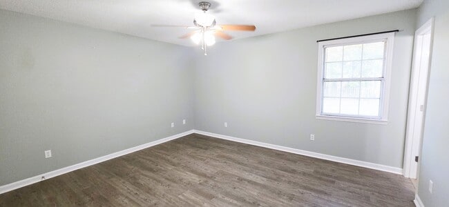 Foto del edificio - 627 Windhaven Dr