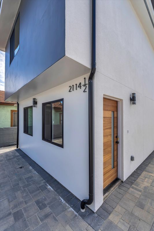 Foto del edificio - 2114 E 2nd St