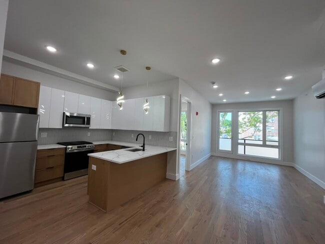 Building Photo - 43 Lembeck Ave