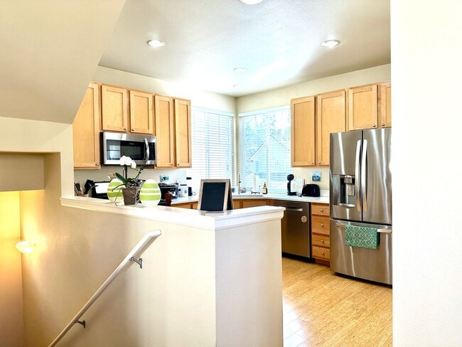 Building Photo - 3bd/2.5ba Sammamish Townhouse