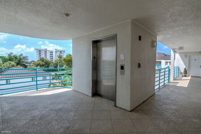 Building Photo - 2 br, 2 bath Condo - 255 Park Shore Drive