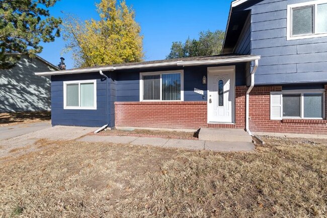 Building Photo - 10 Mins from Peterson AFB. 3 Bed 2 Bathroo...