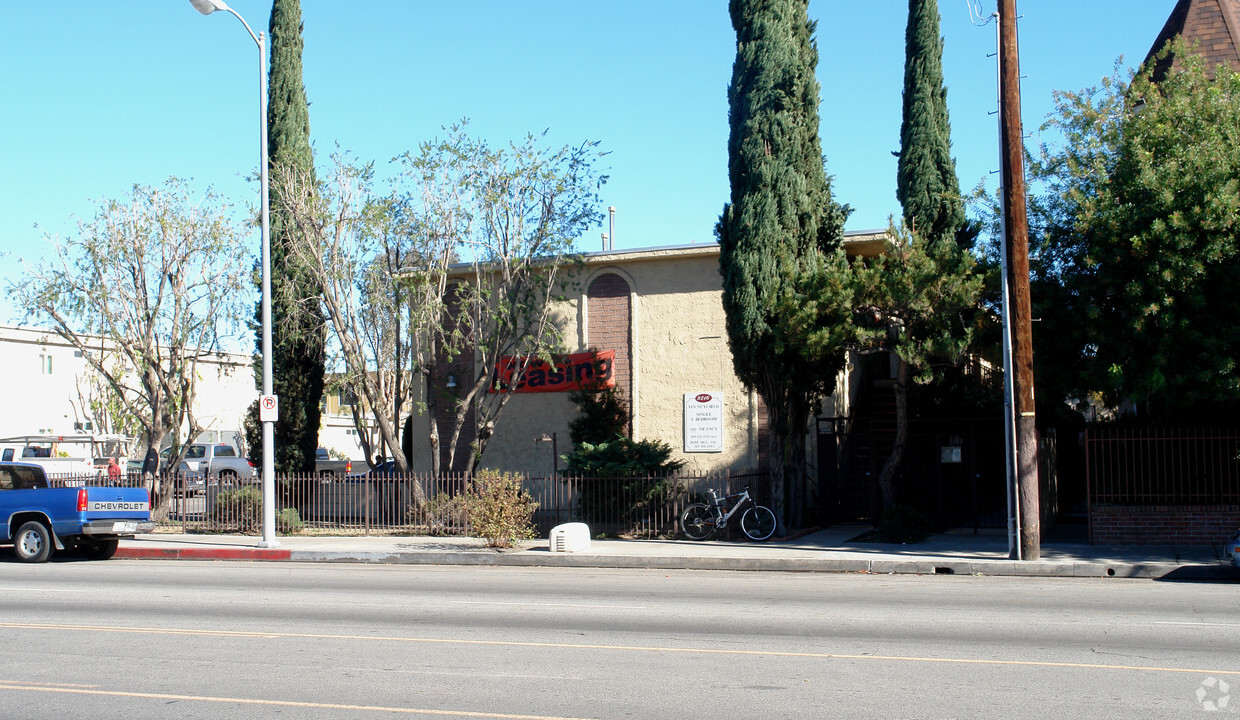 Foto del edificio - Van Nuys-9216