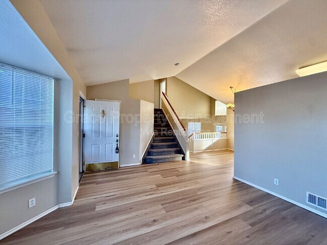 Building Photo - 2830 Calkins Pl