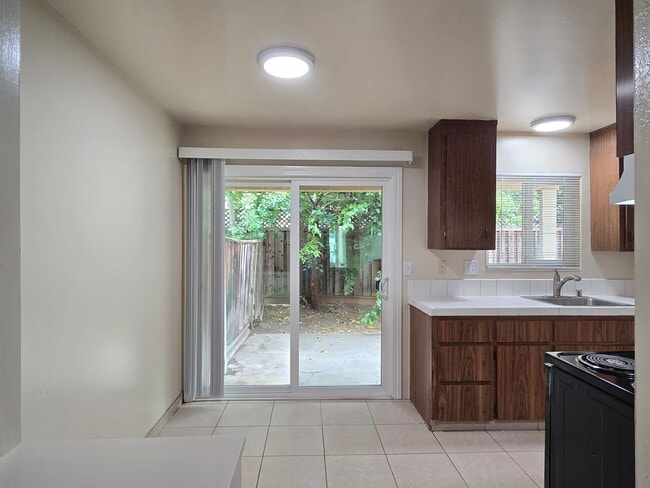 Building Photo - 7390 Rainbow Dr