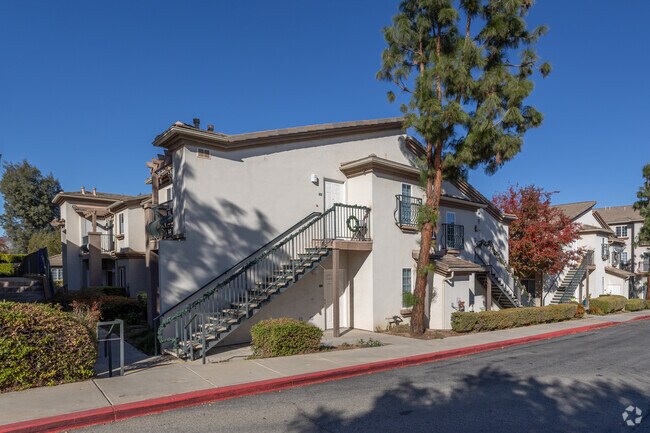 Foto del edificio - Castaic Lake Senior Apartments