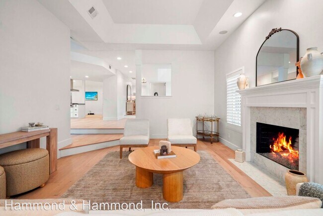 Foto del edificio - 5 br, 4.5 bath House - 16041 Dickens St.