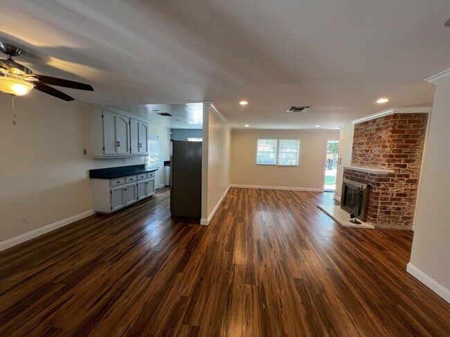 Foto del edificio - 7900 Shoshone Ave