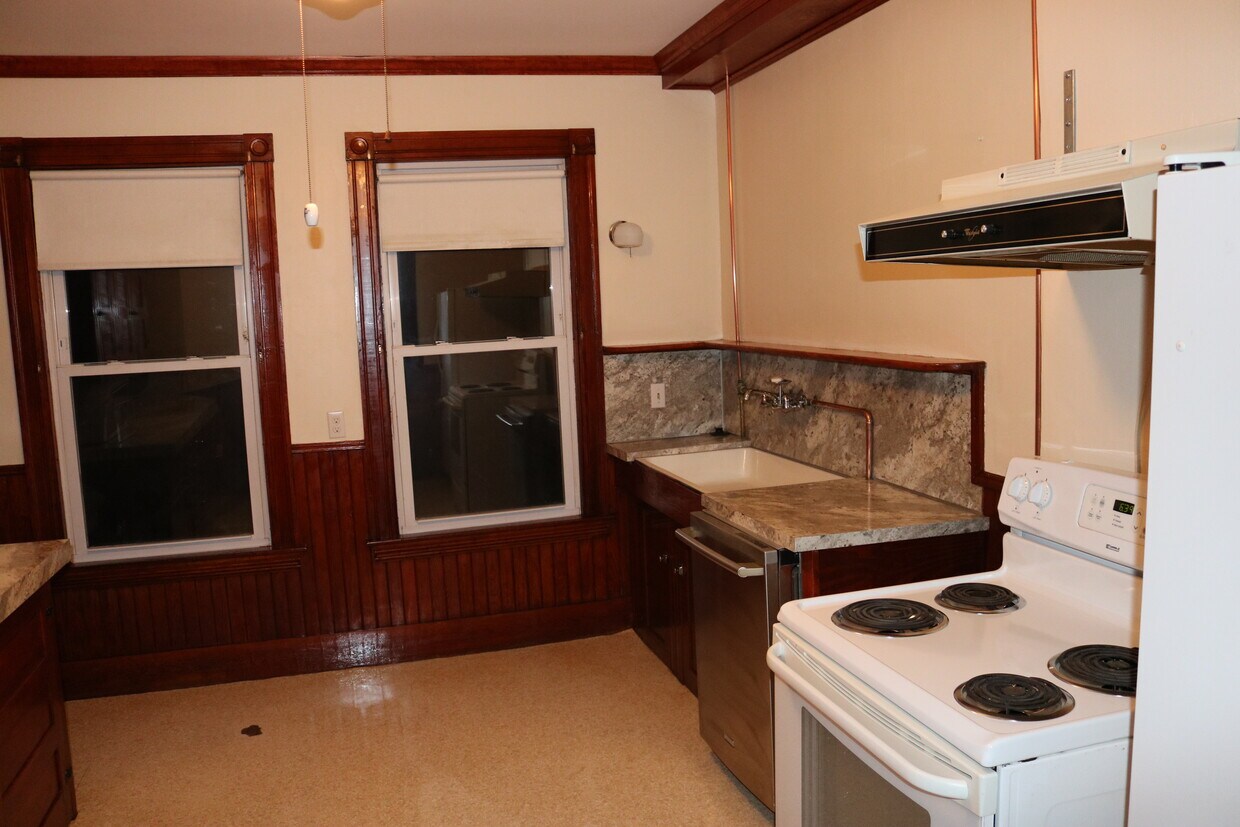 Primary Photo - 2 Heath St