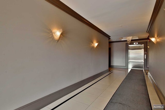 Foto del edificio - 1323-23 River Rd