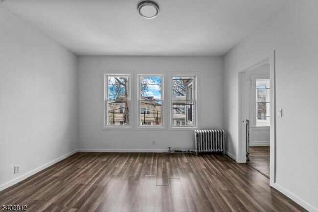 Building Photo - 268 Leslie St