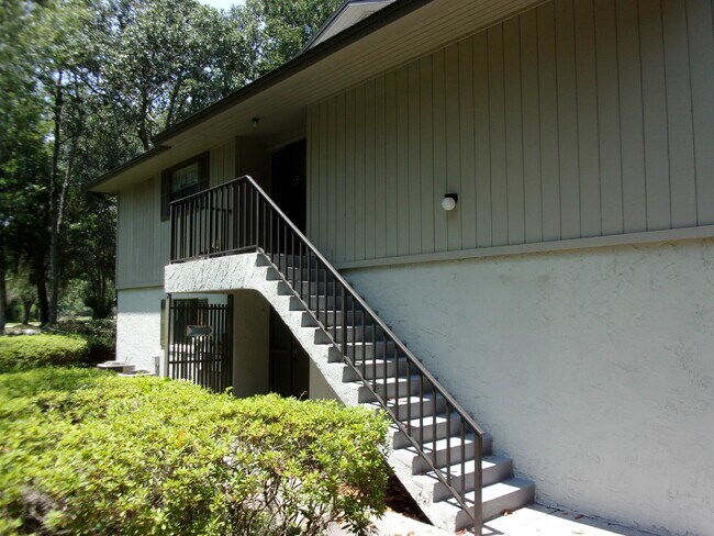 Building Photo - 10 Alcira Ct