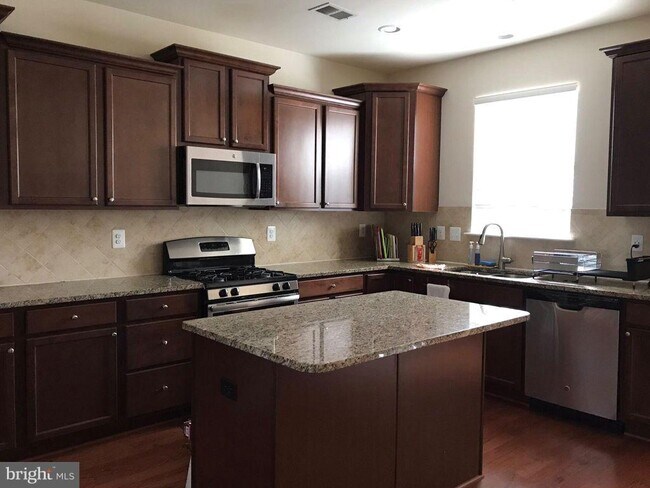 Foto del edificio - 640 Highland Farms Cir