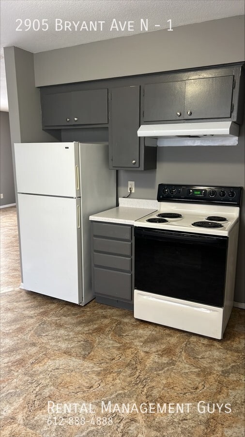 Building Photo - Updated 2 Bedroom! Private Storage and Lau...