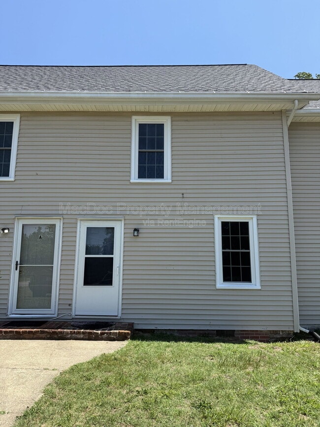 Building Photo - 210 Milford St