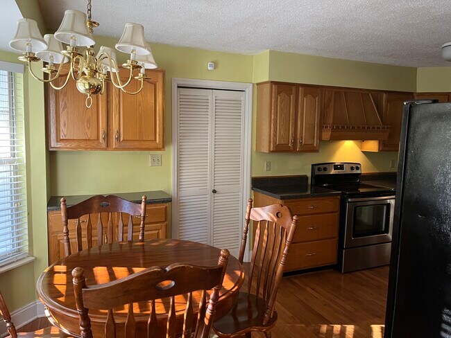 Building Photo - 521 Hickory Woods Rd
