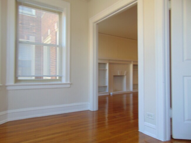 Foto del edificio - 2209 E 70th St