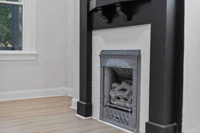 Foto del edificio - 392 Calderwood Ave