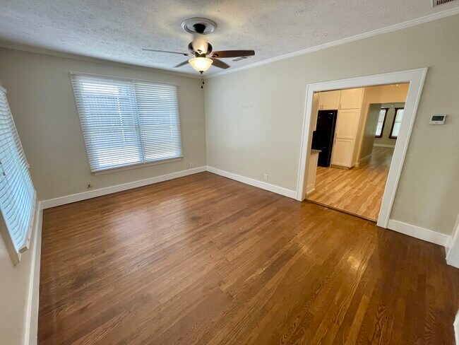 Foto del edificio - 3820 W 5th St