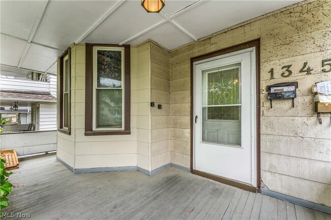 Building Photo - 1345 W 61st St